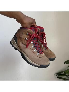 Columbia Newton Ridge Plus waterproof hiking boots Womens size 7.5